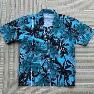🚨3/$8🚨 NWOT men’s relaxed small beach resort buttondown pit 22
Length 29